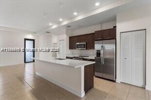 8031 NW 104th Ave in Doral, FL - Building Photo