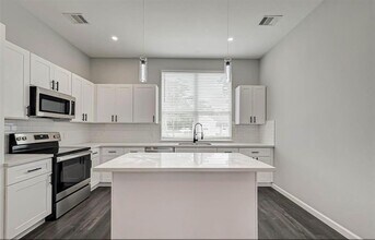 7035 Goforth St in Houston, TX - Building Photo - Building Photo