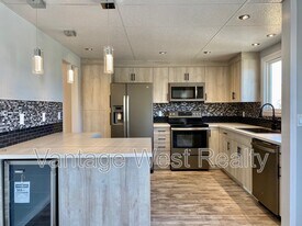 3717 Webber Rd in West Kelowna, BC - Building Photo