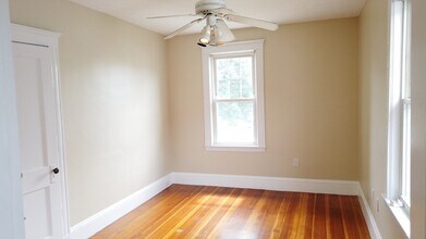 132 E Elm Ave, Unit 2 in Quincy, MA - Foto de edificio - Building Photo