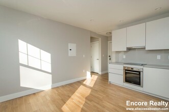 148 Strathmore Rd, Unit 1 in Boston, MA - Building Photo - Building Photo