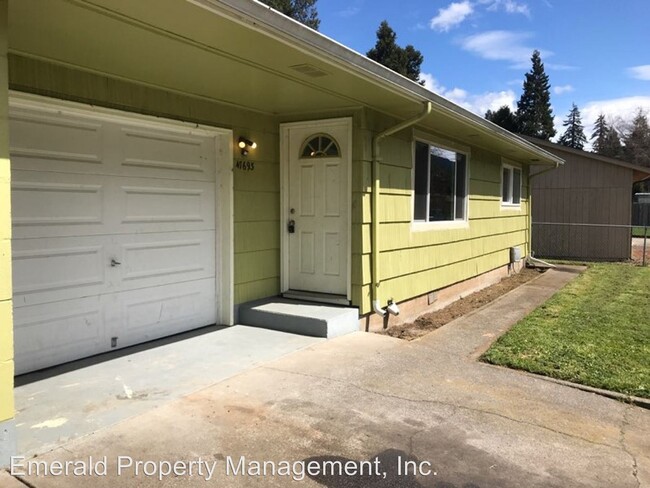 47693 Beaver St in Oakridge, OR - Foto de edificio - Building Photo
