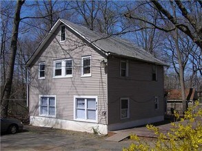 15 Myrtle Ave in Suffern, NY - Foto de edificio - Building Photo