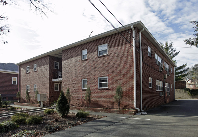 42 Lincoln Ave in Highland Park, NJ - Foto de edificio - Building Photo