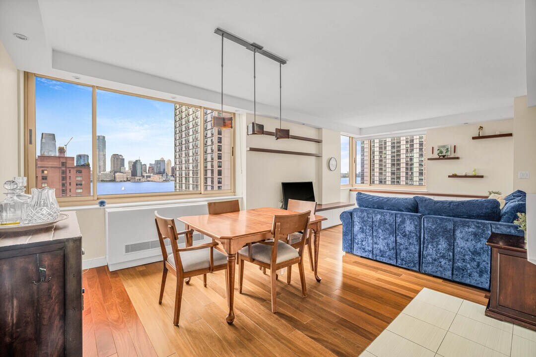 250 S End Ave in New York, NY - Building Photo