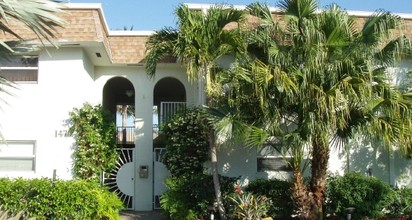 Wisteria Court in Fort Lauderdale, FL - Building Photo - Building Photo