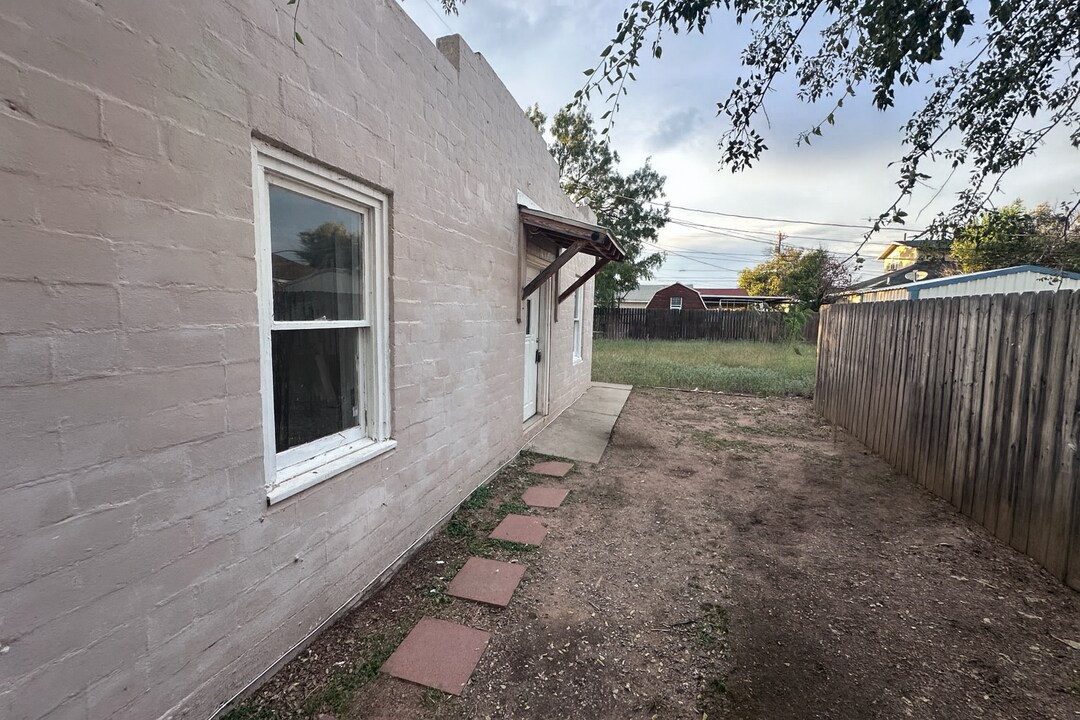 411 N Adams St in San Angelo, TX - Building Photo