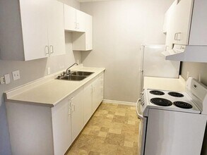 Squires Court in Bonnyville, AB - Building Photo - Building Photo