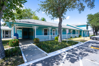 Oak Terrace Apartments in Harlingen, TX - Foto de edificio - Building Photo