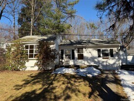 15 Dugan Ln in Hopewell Junction, NY - Building Photo