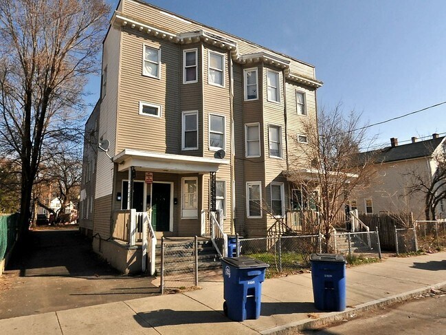 215 Rosette St in New Haven, CT - Foto de edificio