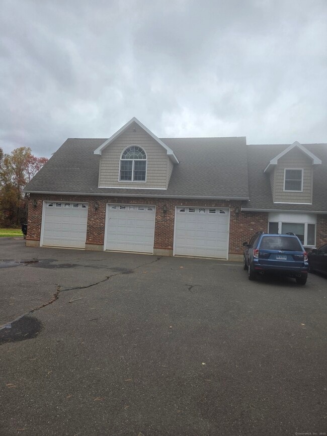 216 Wells Rd in East Windsor, CT - Building Photo - Building Photo