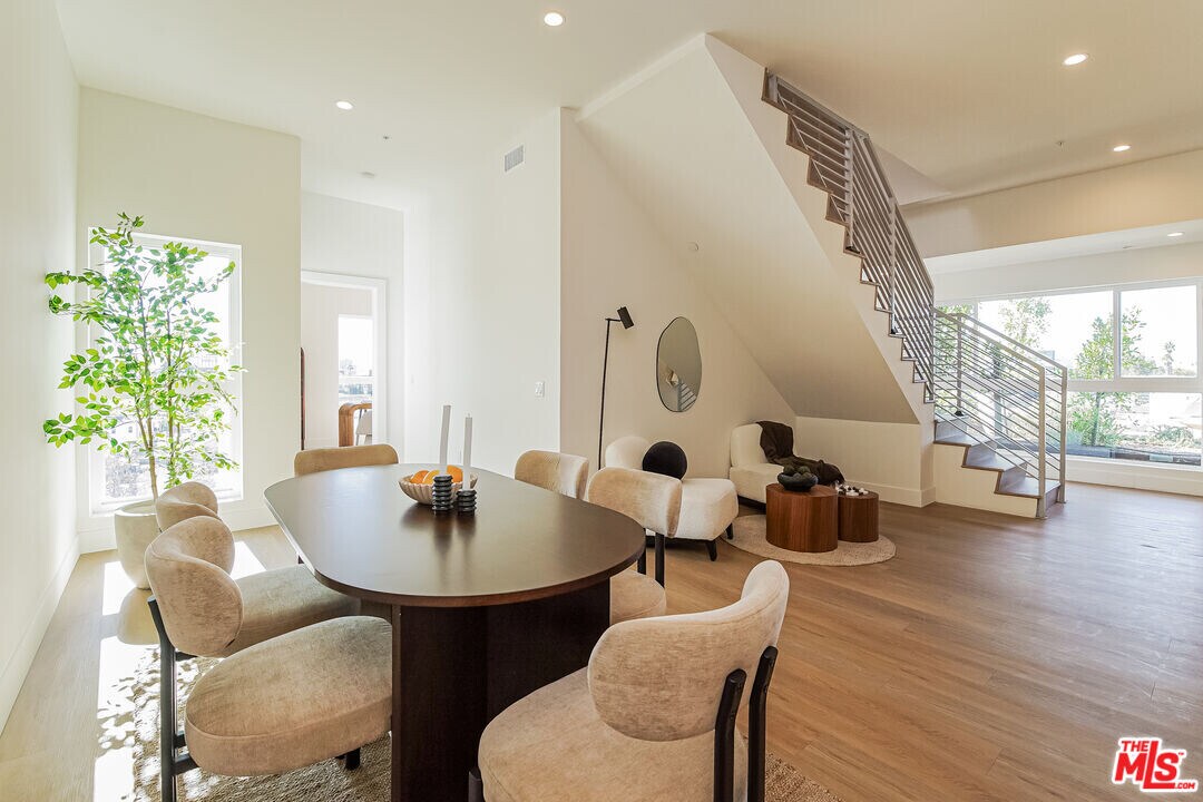 611 N Virgil Ave in Los Angeles, CA - Building Photo