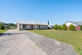 756 Melissa Dr in Hinesville, GA - Foto de edificio - Building Photo