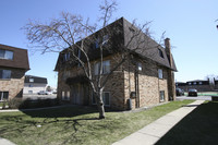 10001 Linda Ln in Des Plaines, IL - Building Photo - Building Photo