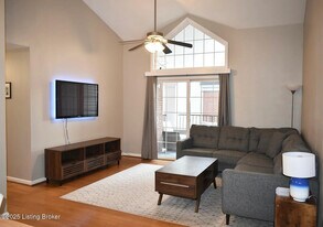 1110 Westlynne Place in Glenview Manor, KY - Building Photo