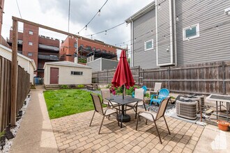 2251 W Melrose St in Chicago, IL - Building Photo - Building Photo