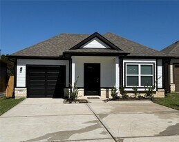 11840 E Gate Dr in Willis, TX - Building Photo