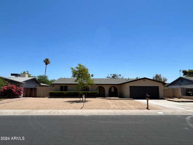 12433 N 47th Dr in Glendale, AZ - Building Photo - Building Photo