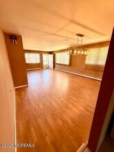 19 Tivoli St in Toms River, NJ - Foto de edificio - Building Photo