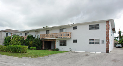 493 NW 43rd St in Fort Lauderdale, FL - Building Photo - Building Photo