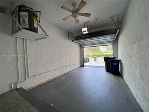 16322 Malibu Dr in Weston, FL - Building Photo - Building Photo
