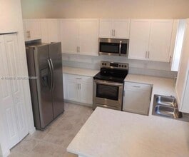 407 NE 208th Terrace in Miami, FL - Building Photo - Building Photo