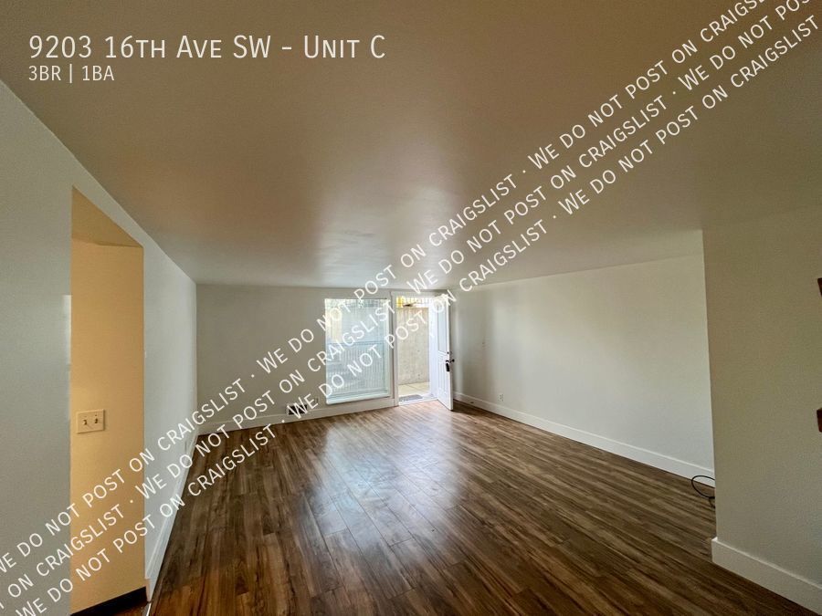 9203 16th Ave SW, Unit Unit C in Seattle, WA - Building Photo