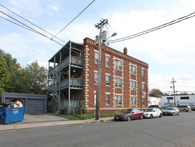 1475 Dwight St in Holyoke, MA - Foto de edificio - Building Photo