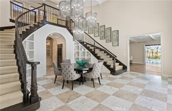 121 Amber Sky in Irvine, CA - Foto de edificio - Building Photo