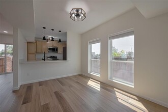 5922 Fairdale Ln in Houston, TX - Building Photo - Building Photo
