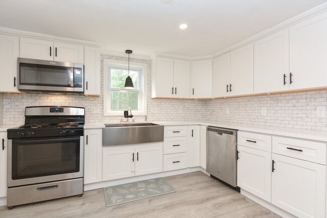 property at 8 Roberts Rd