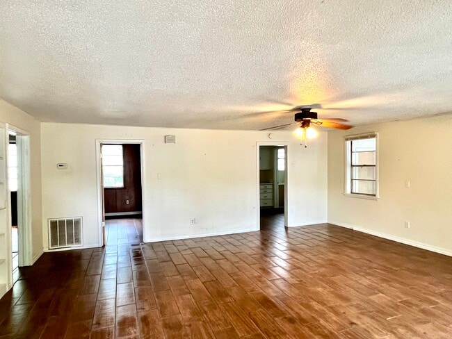 619 W 3rd St in Malvern, AR - Foto de edificio - Building Photo