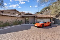 4455 E Moonlight Way in Paradise Valley, AZ - Foto de edificio - Building Photo