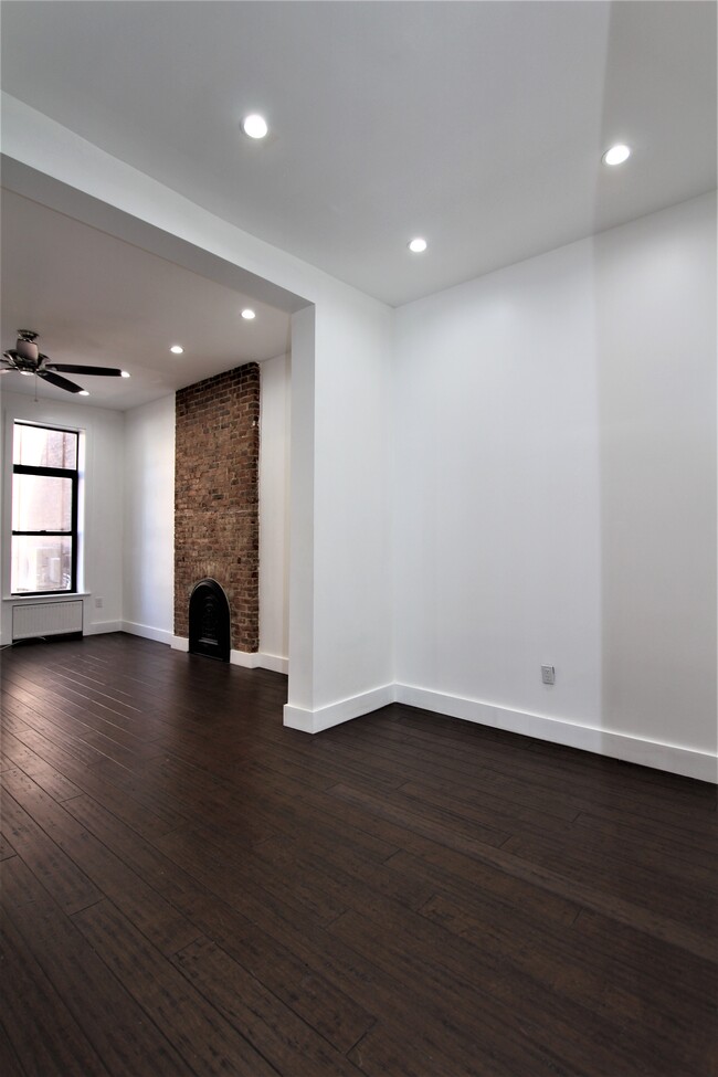 Rental Solutions NY Apartments in Brooklyn, NY - Foto de edificio - Building Photo