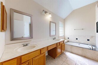 202 Willow Creek Dr in Glenn Heights, TX - Building Photo - Building Photo