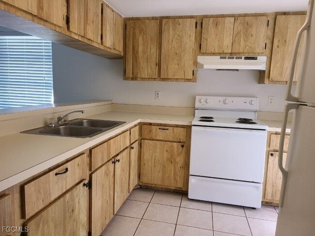 7507 Mellon Rd in Ft. Myers, FL - Foto de edificio - Building Photo