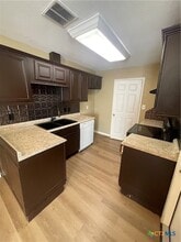 204 Rattan Dr in Victoria, TX - Foto de edificio - Building Photo