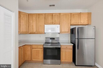 2495 Amber Orchard Ct in Odenton, MD - Building Photo - Building Photo