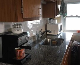35 Derby St, Unit 3 in Somerville, MA - Foto de edificio - Building Photo