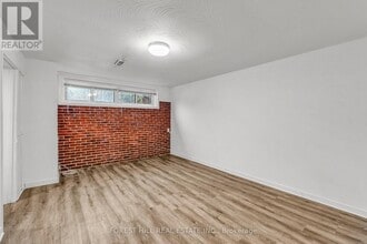 5 Woodenhill Ct in Toronto, ON - Building Photo - Building Photo