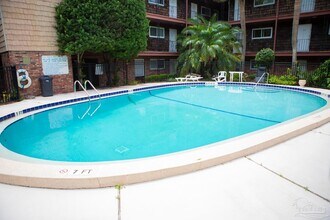 300 Bayou Blvd in Pensacola, FL - Building Photo - Building Photo