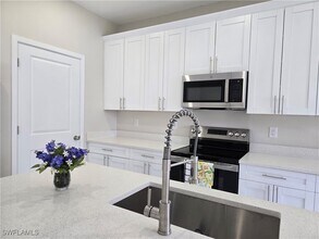 222 Victoria Ave S in Lehigh Acres, FL - Foto de edificio - Building Photo