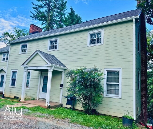 114 Maywood Ln in Charlottesville, VA - Foto de edificio - Building Photo