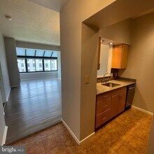2111 Wisconsin Ave NW in Washington, DC - Building Photo - Building Photo