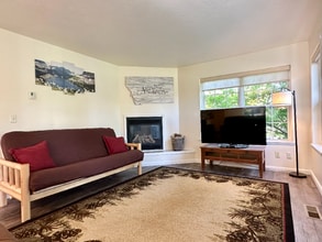 12 River Falls Dr in Columbia Falls, MT - Foto de edificio - Building Photo