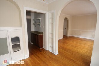 549 W Surf, Unit M04B in Chicago, IL - Building Photo - Building Photo