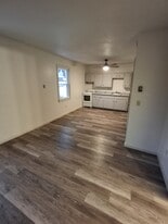 22 Gold St, Unit Easy Uconn Commute in Stafford Springs, CT - Building Photo