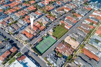 105 Via San Remo in Newport Beach, CA - Foto de edificio - Building Photo