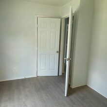 2826 Alaska Ave in Dallas, TX - Building Photo - Building Photo